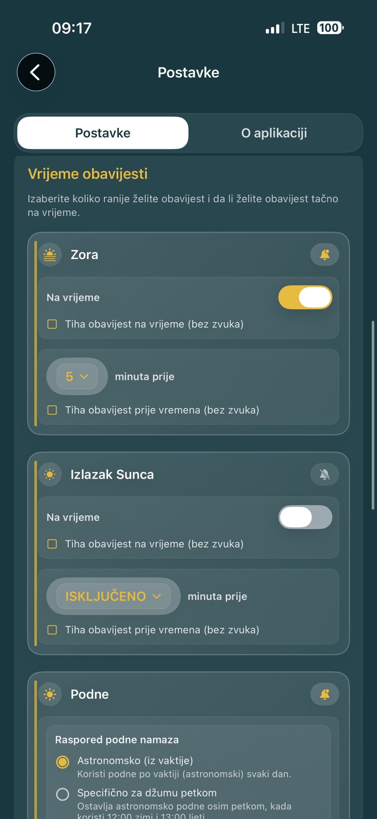 Bosnian notification settings screen with per-prayer reminder controls and Dhuhr mosque schedule options.