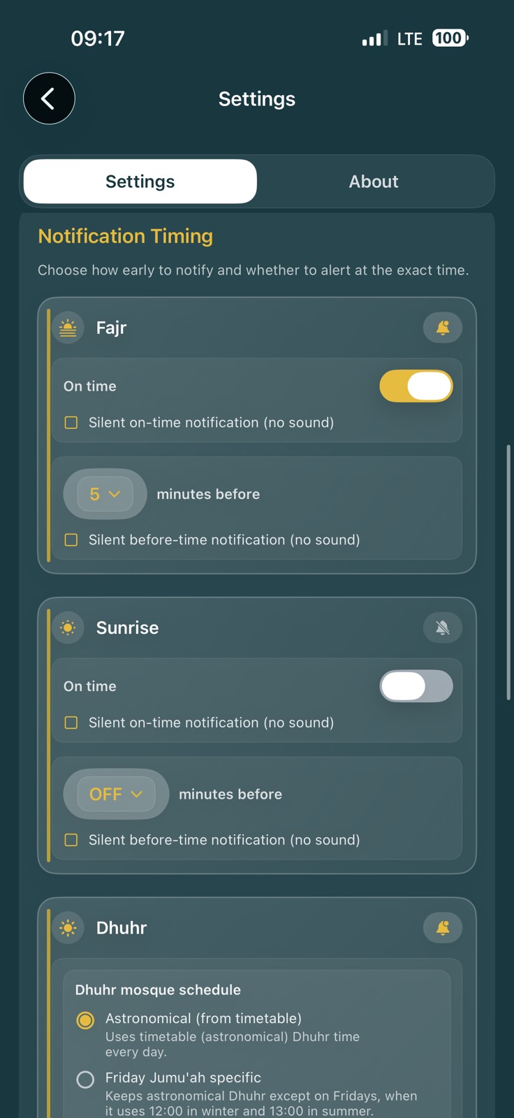 English notification settings screen with per-prayer reminder controls and Dhuhr mosque schedule options.